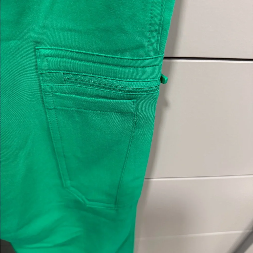 Figs scrub pants. Size small - Picture 3 of 6